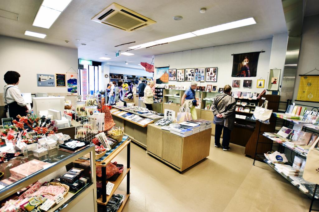 河口湖ミューズ館・与 勇輝館 | PORTA